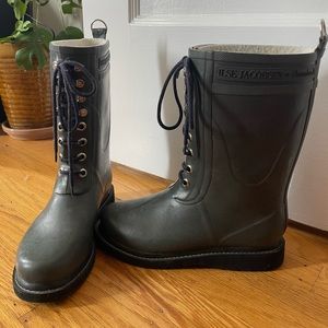 Ilse Jacobson Hornbaek rubber rain tall boots, with laces. Lined.